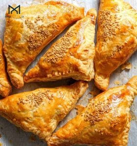 مثلث شیرینی پفکی بره خاورمیانه‌ای