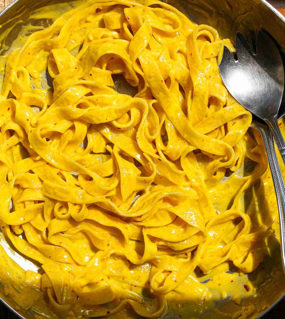 پاستا زعفرانی خامه ای پاستا زعفرانی خامه ای