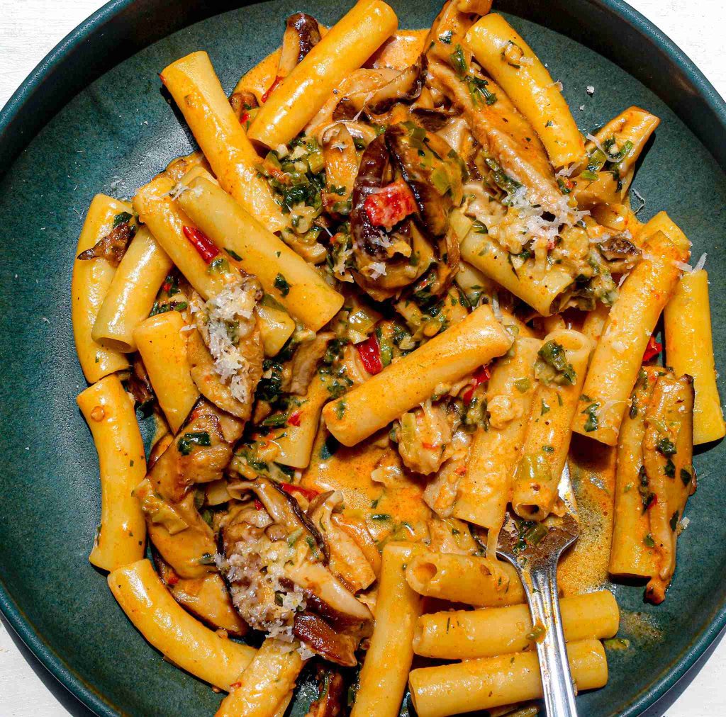 پاستا قارچ خامه ای